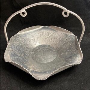 VTG Cromwell hammered wrought aluminum basket/trinket/dish/serving tray